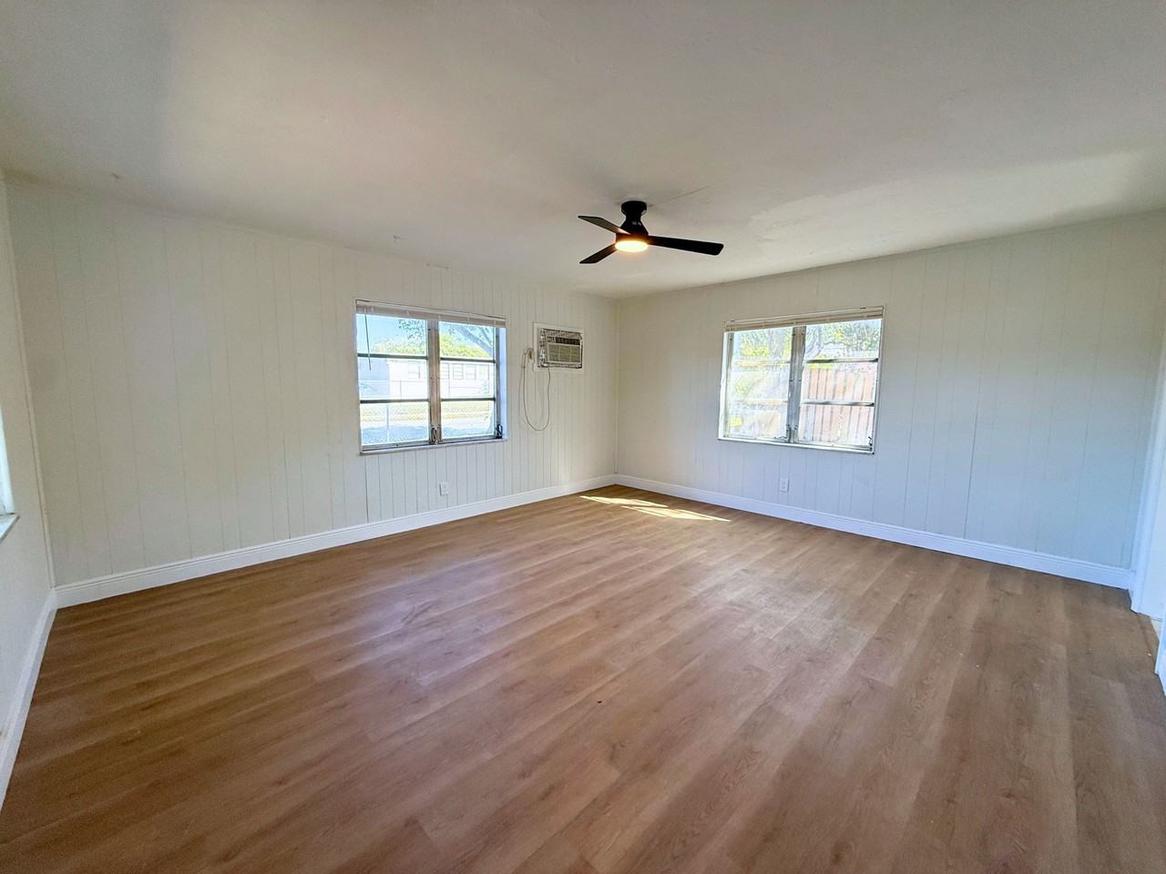 300 Northeast 4th Street - Photo 7 of 21