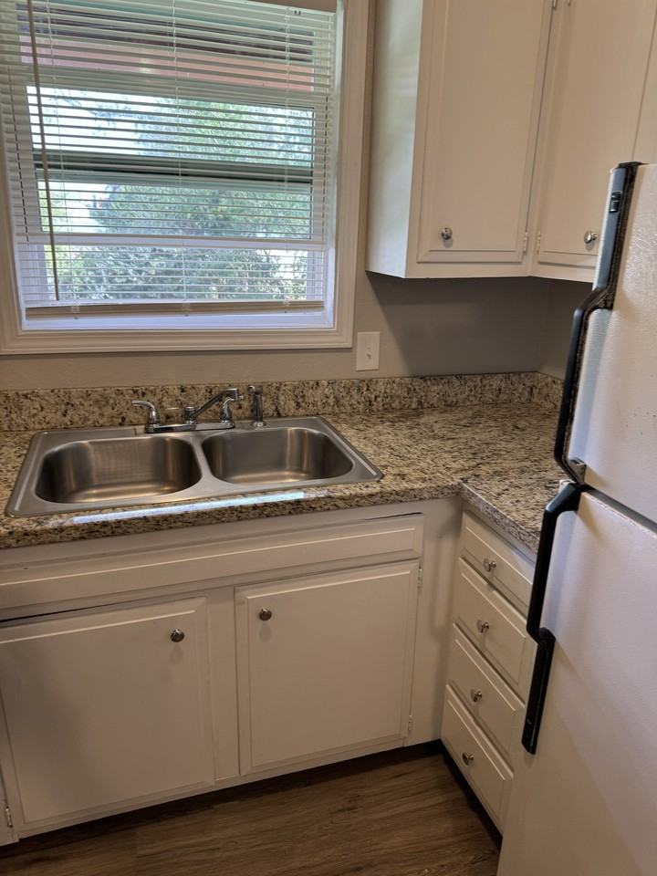 Southern Oaks - Photo 2 of 12