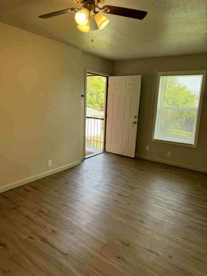 Southern Oaks - Photo 3 of 12