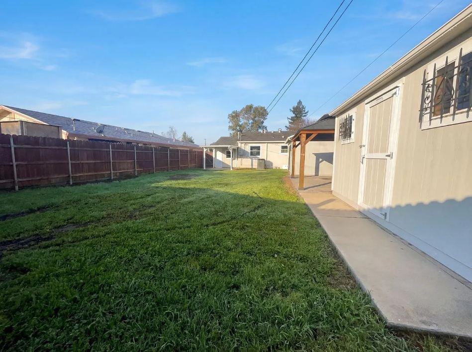 3910 Ivy Street - Photo 3 of 8