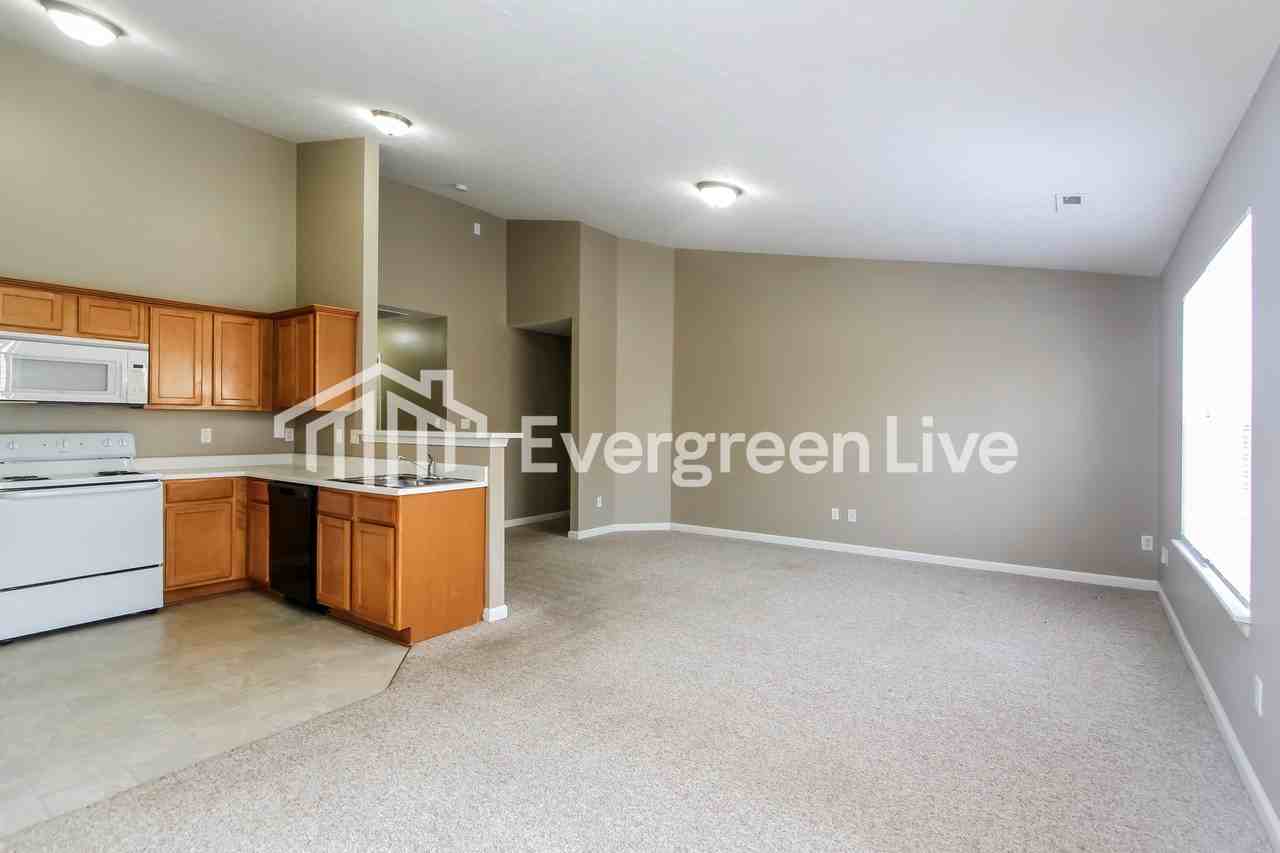 1918 Lisa Walk Dr - Photo 4 of 15