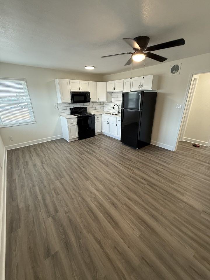 Pine Manor Properties - Photo 2 of 7