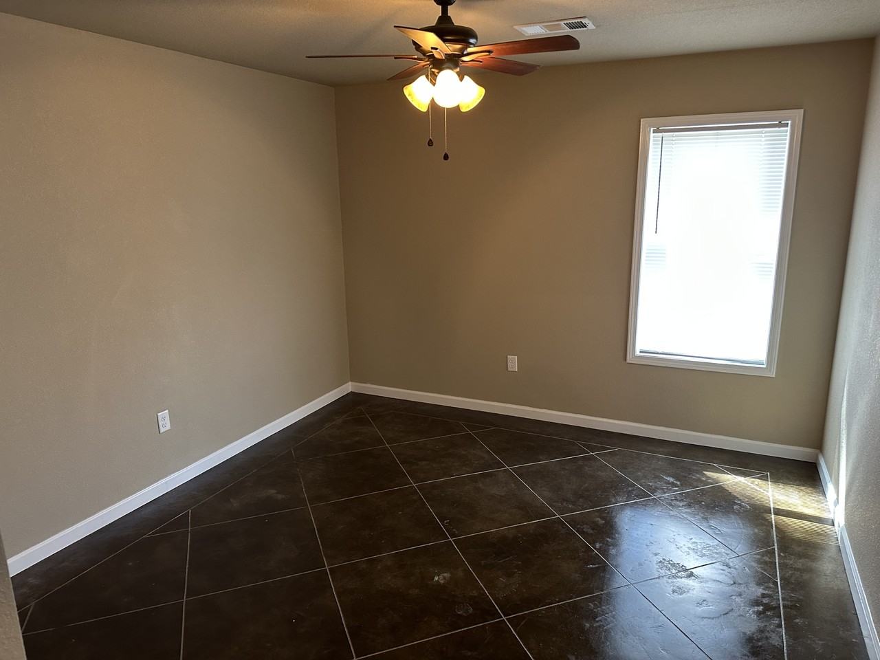 4707 Samantha Avenue - Photo 4 of 8