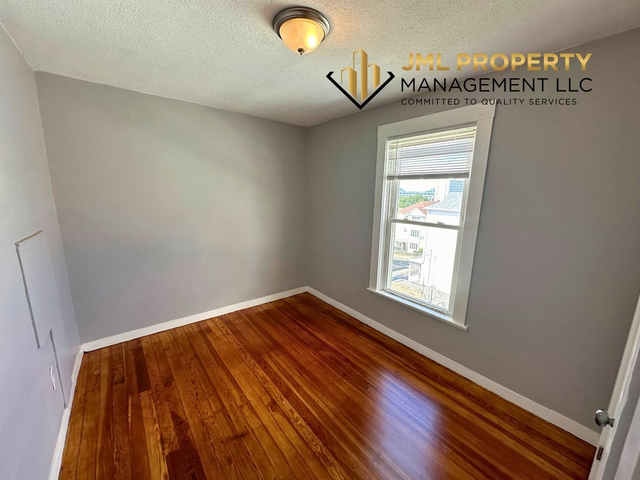 321 Union St - Photo 2 of 9