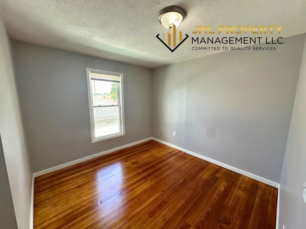 321 Union St - Photo 4 of 9