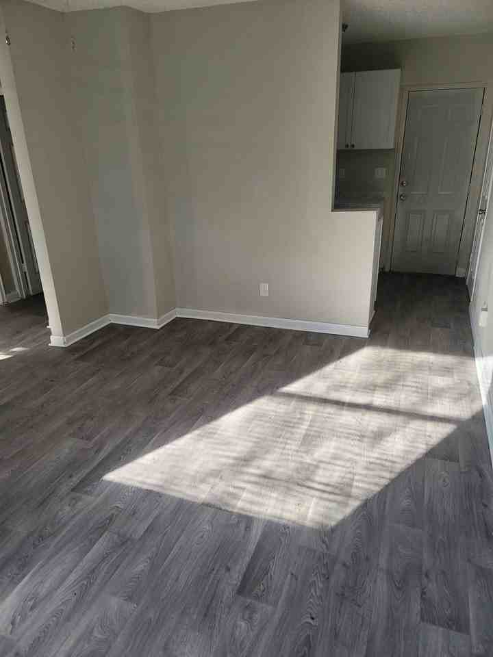 805 West Darlington Street - Photo 4 of 12