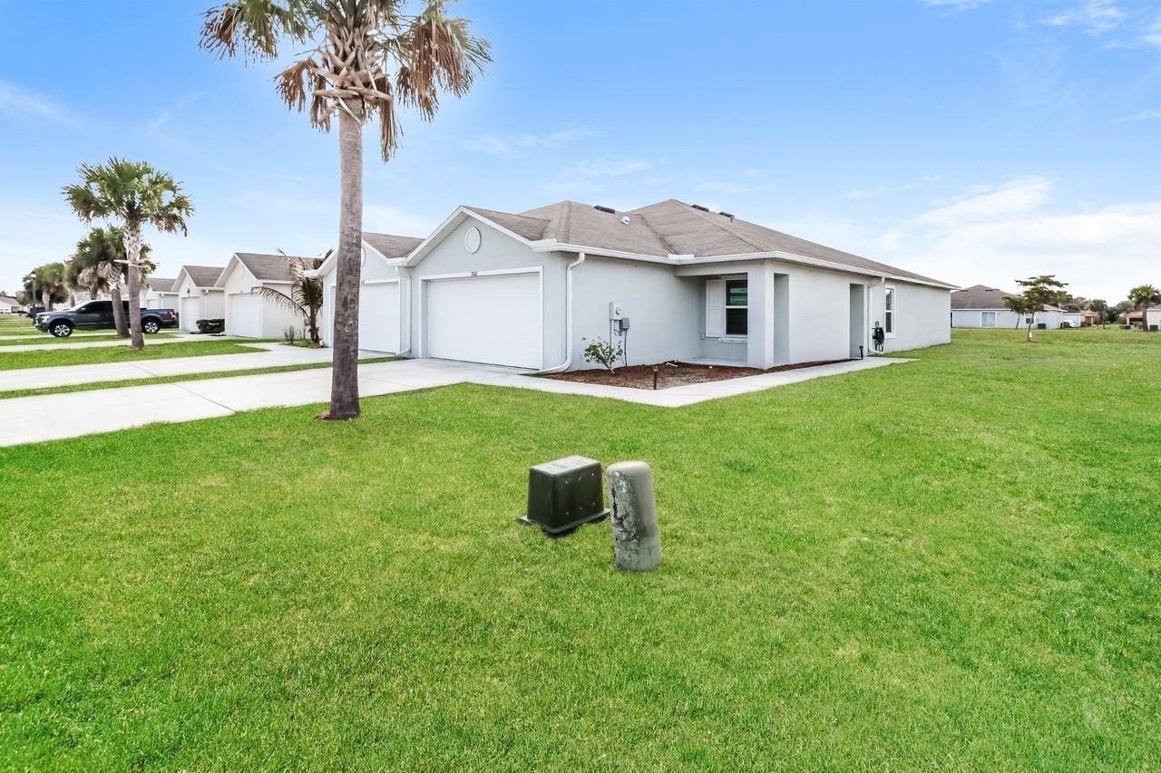 9076 Aegean Cir - Photo 2 of 21