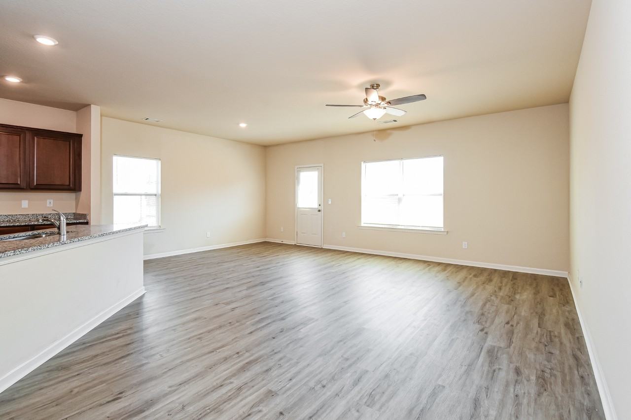 133 Innis Brook Cir - Photo 3 of 17