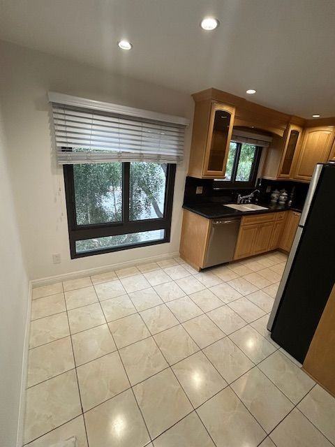 4000 W Victory Blvd ##202 - Photo 7 of 18