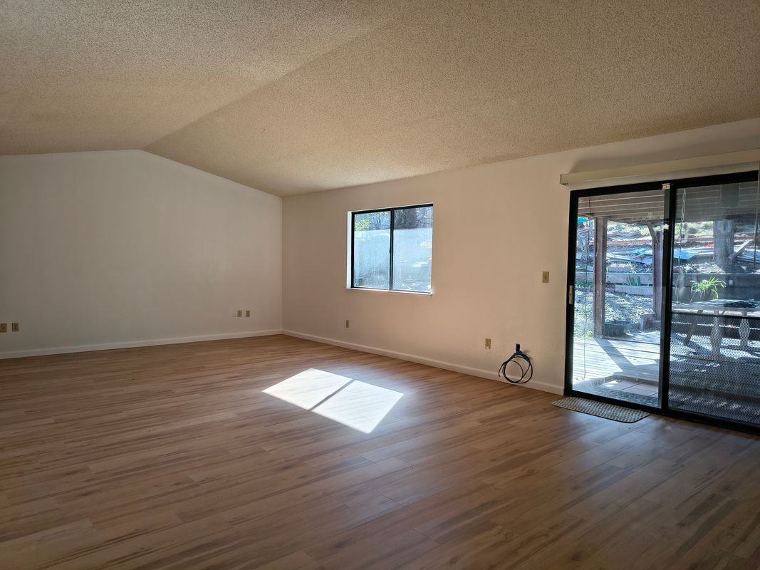 1475 Godell St - Photo 2 of 16