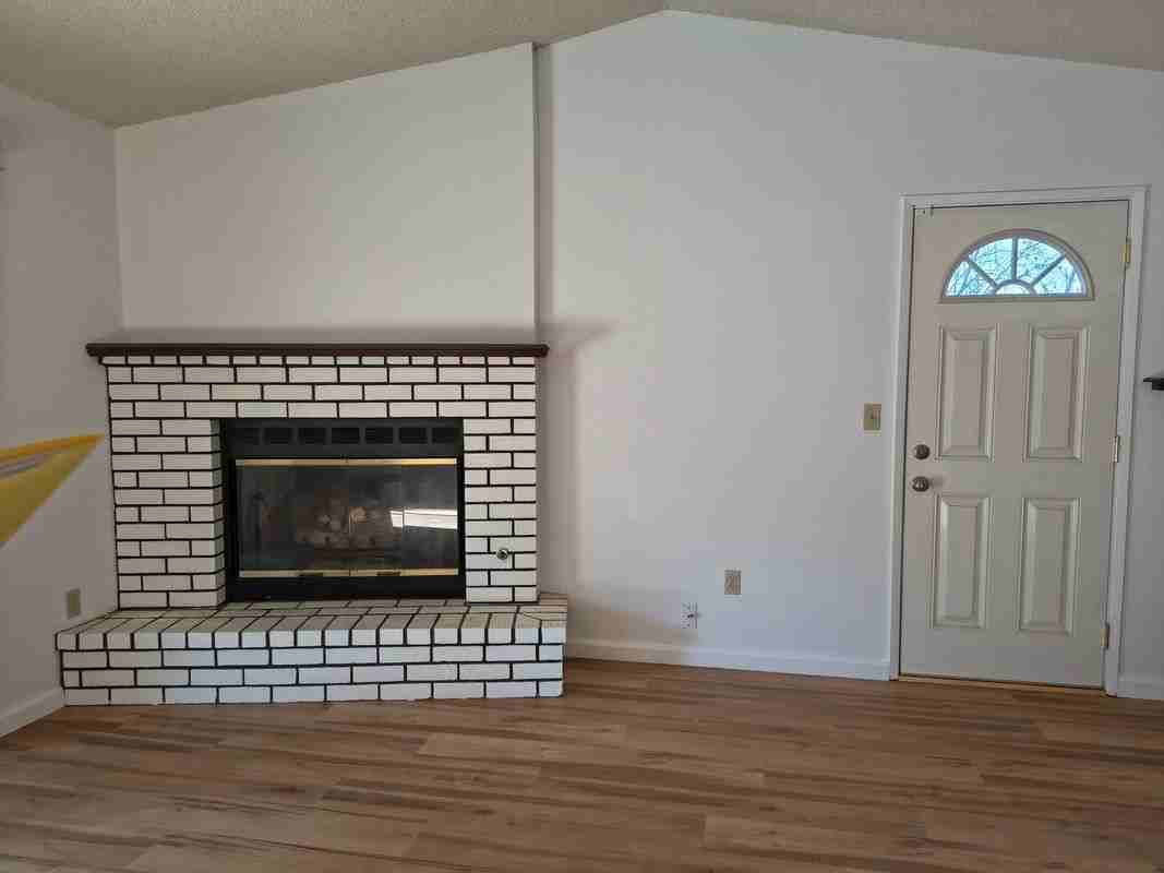 1475 Godell St - Photo 4 of 16