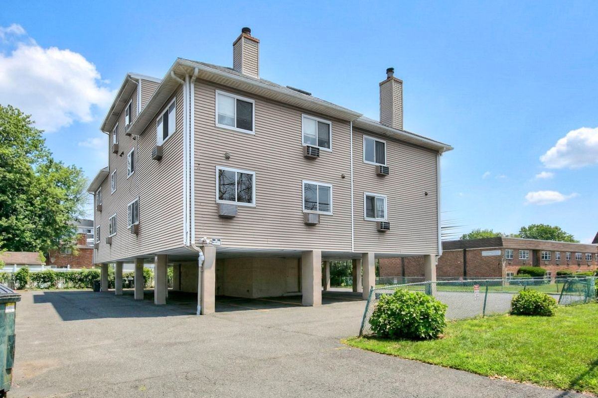 638 Cove Rd ##3 - Photo 2 of 28