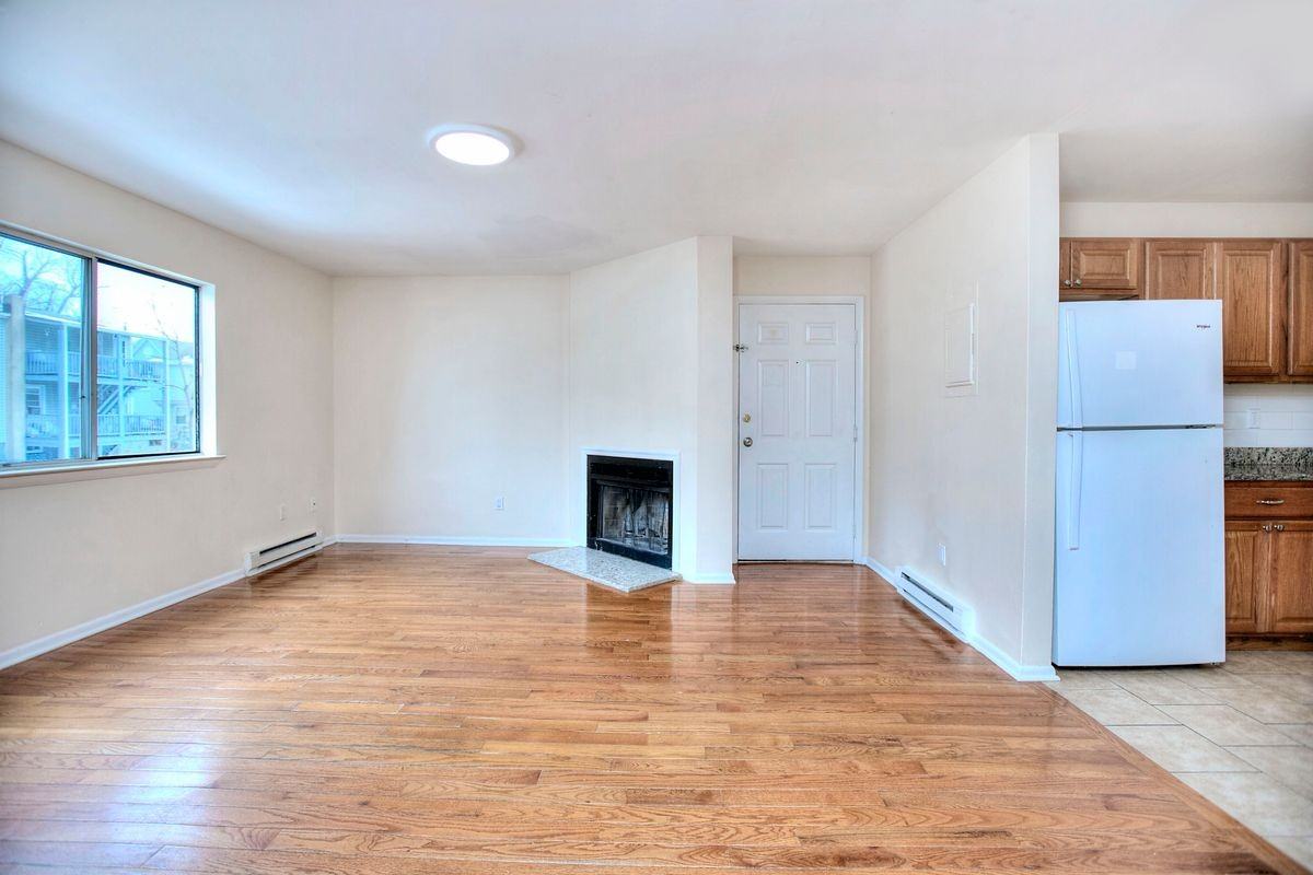 638 Cove Rd ##3 - Photo 5 of 28