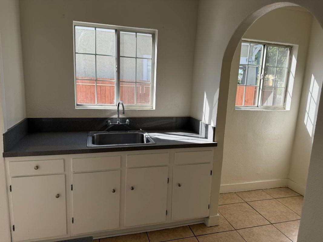 4666 Park Ave - Photo 3 of 11