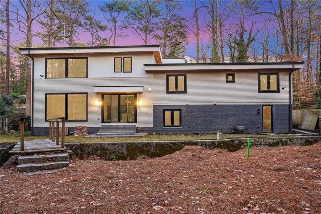 3626 N Stratford Rd Ne - Photo 3 of 10