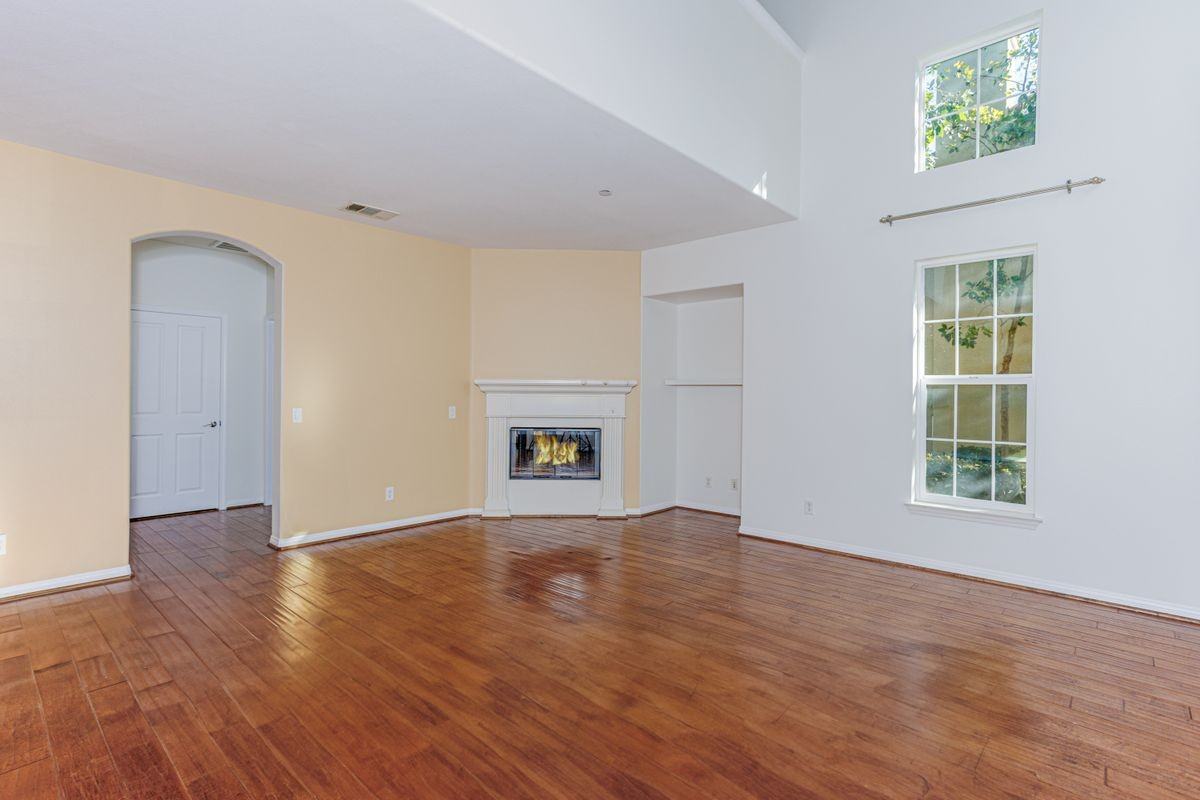 1401 Juliette Way - Photo 2 of 11