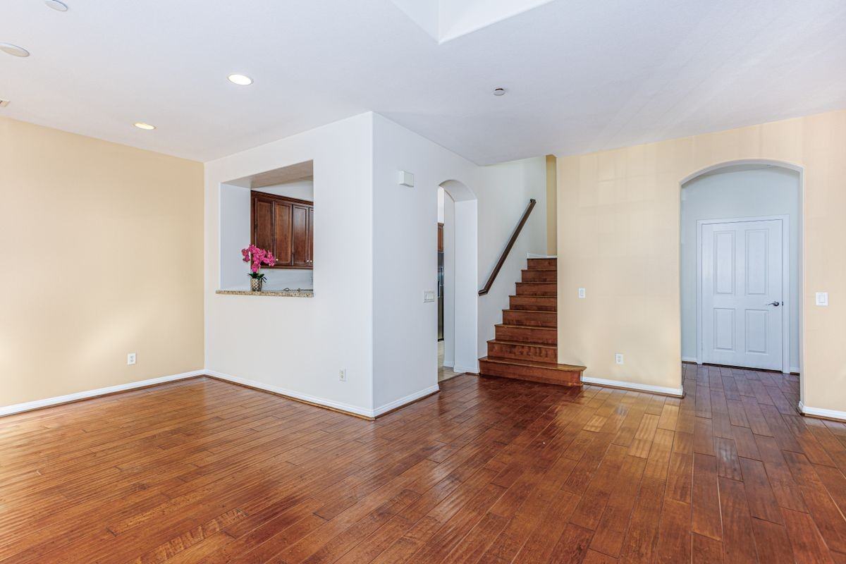 1401 Juliette Way - Photo 3 of 11