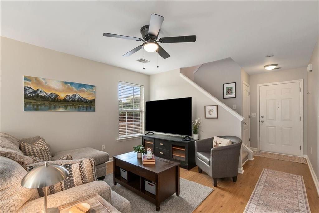 226 Fox Creek Blvd - Photo 3 of 16