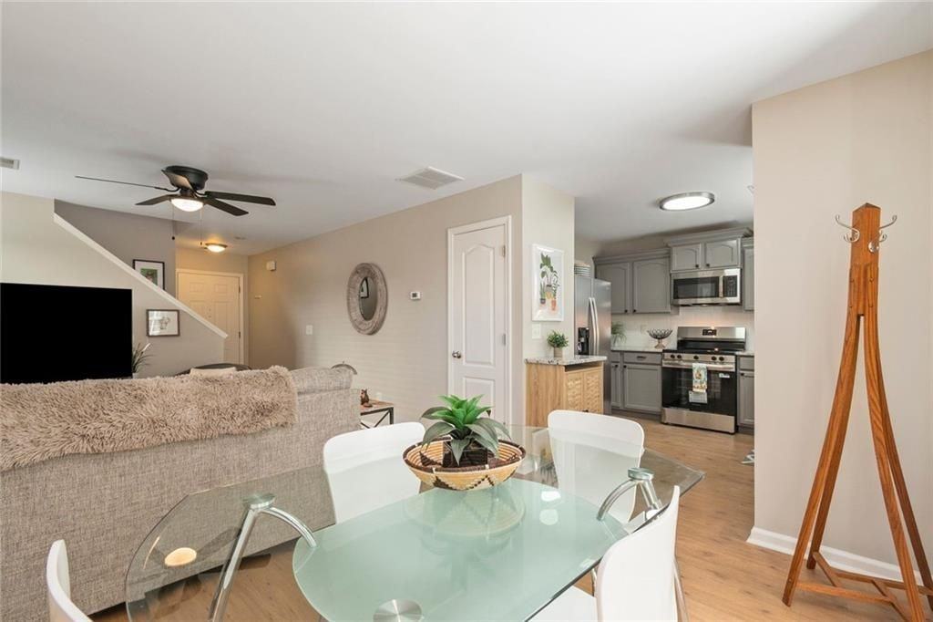 226 Fox Creek Blvd - Photo 5 of 16