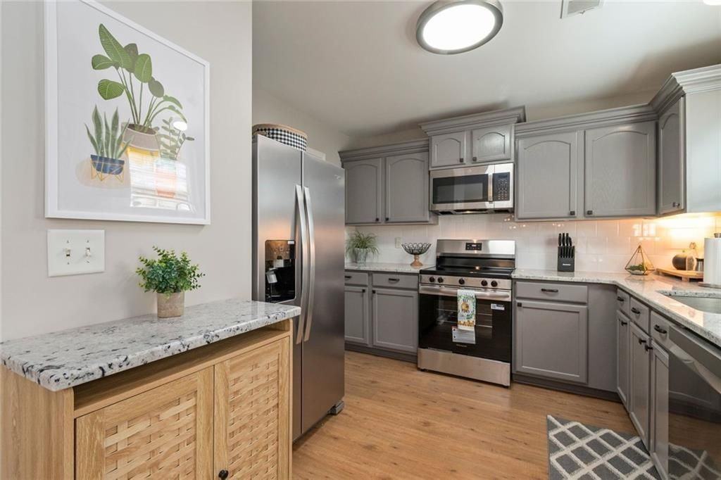 226 Fox Creek Blvd - Photo 6 of 16