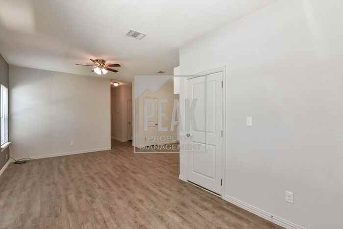 2504 Las Brisas St - Photo 4 of 26
