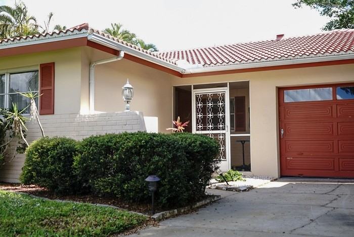 1563 Covington Cir E - Photo 2 of 24