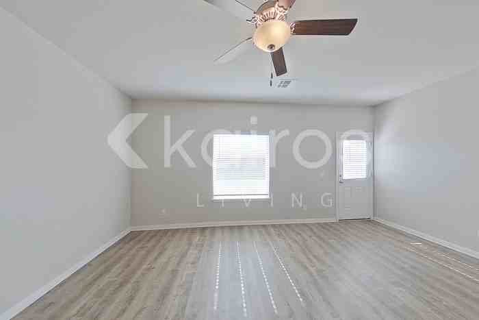 920 Nw 4th St - Photo 4 of 33