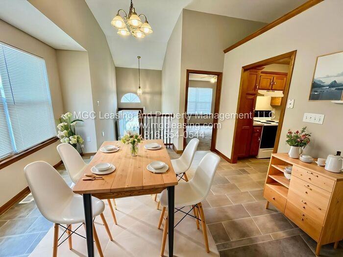 512 Andypaul Ct - Photo 3 of 37