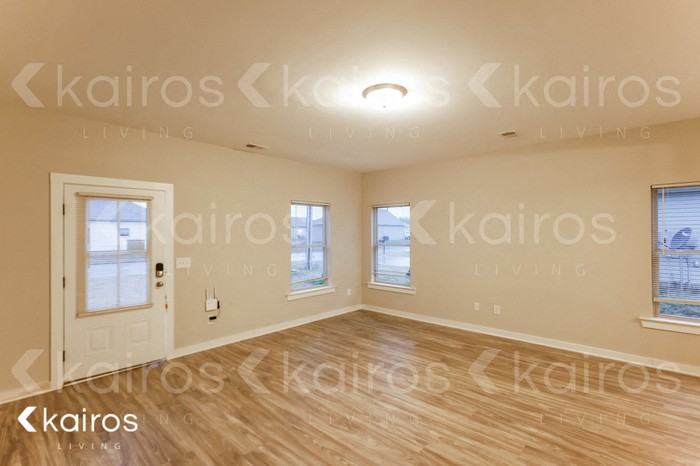 611 White Oak Cir - Photo 2 of 15