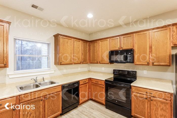 611 White Oak Cir - Photo 7 of 15