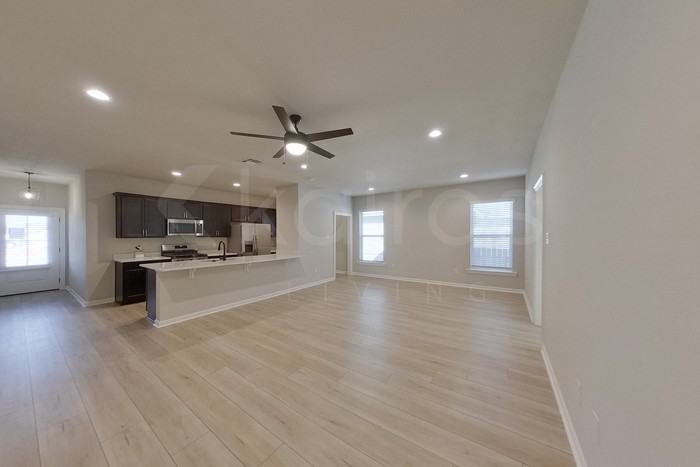 13936 Barrington Ave - Photo 4 of 29