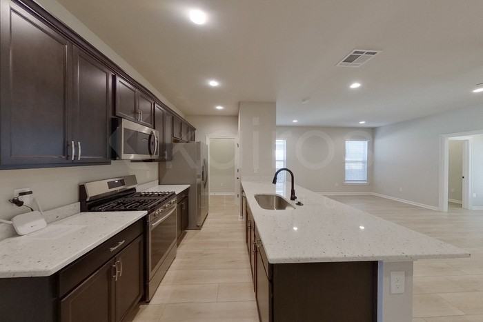 13936 Barrington Ave - Photo 7 of 29