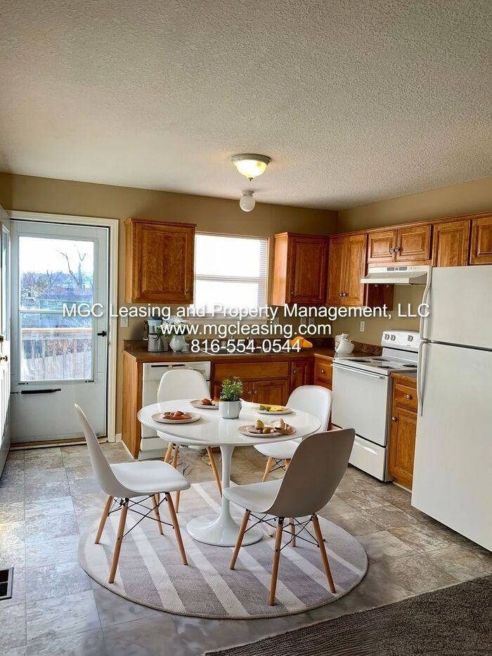 816 Ne Westwind Ln #A - Photo 5 of 25