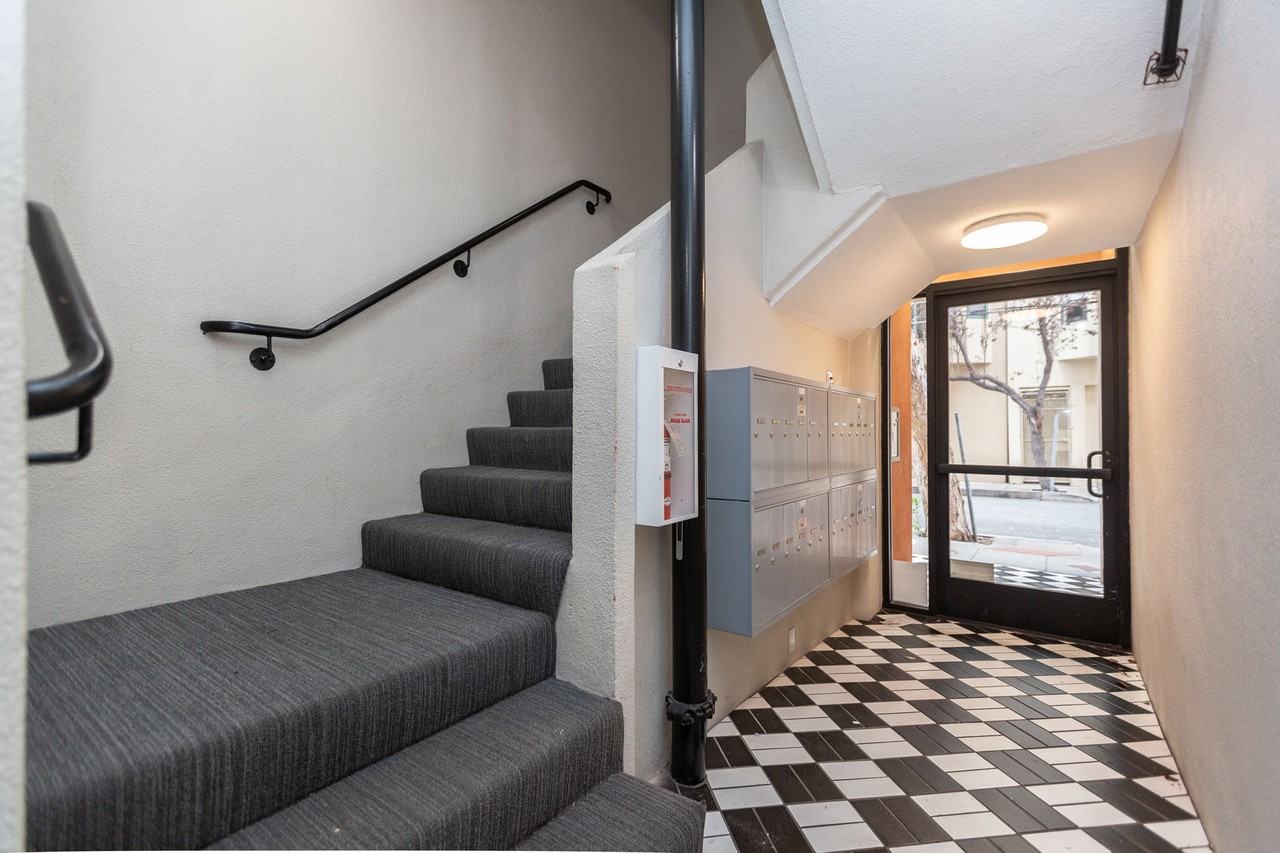 22 Vandewater - Photo 2 of 3