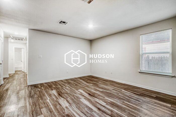 925 Grape St - Photo 4 of 13