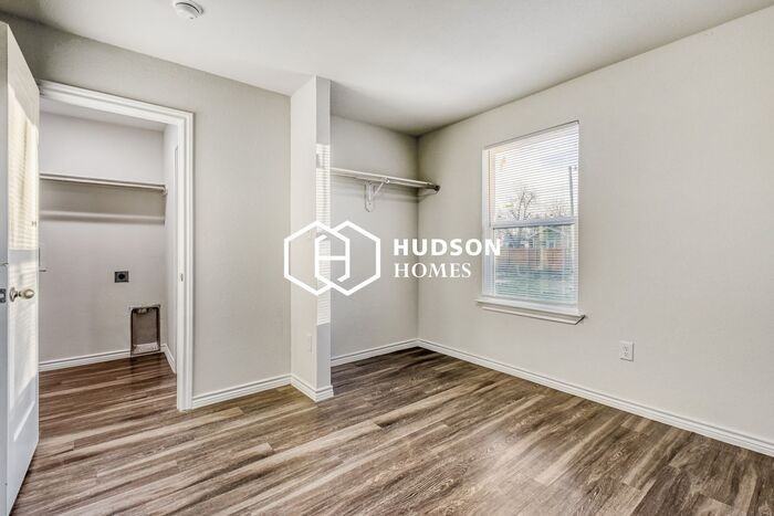925 Grape St - Photo 6 of 13