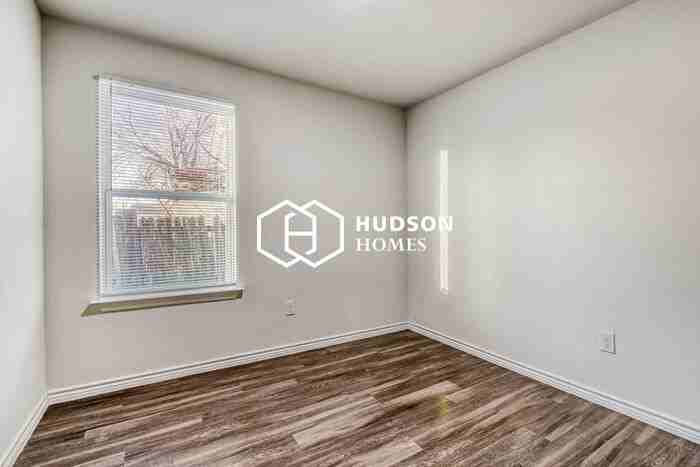 925 Grape St - Photo 7 of 13