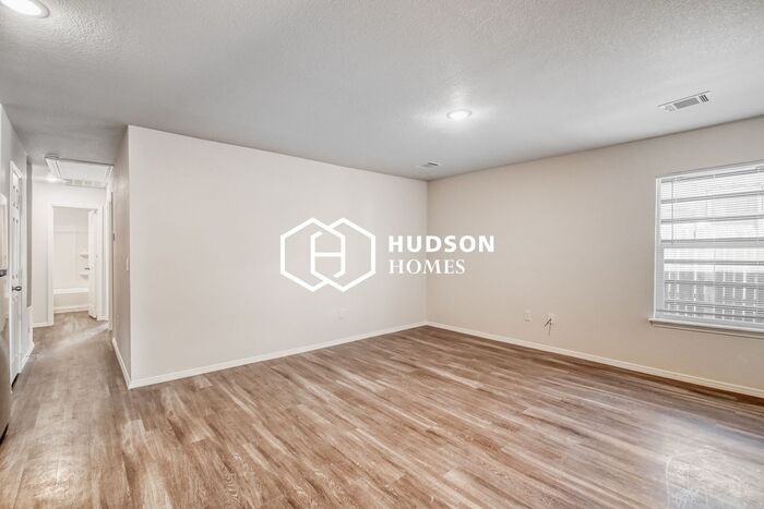 1326 Nw 10th Ave #B - Photo 4 of 14