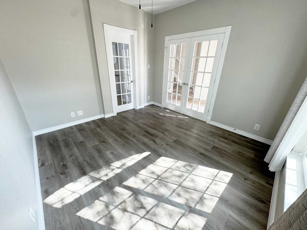 5042 Cleves Street - Photo 3 of 34