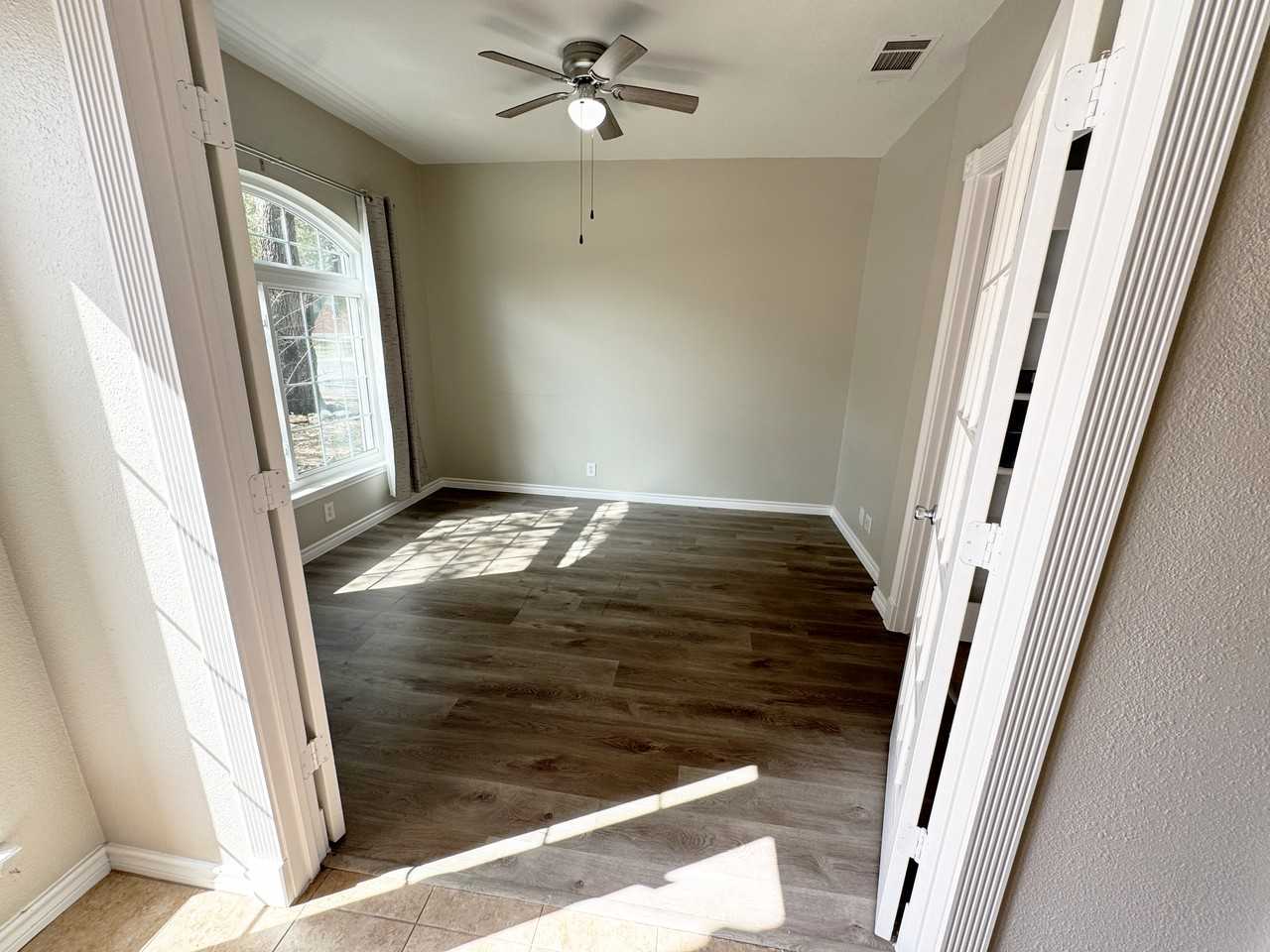 5042 Cleves Street - Photo 4 of 34