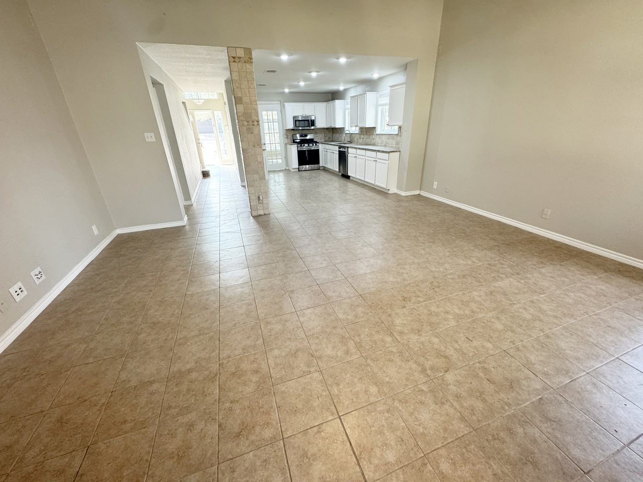 5042 Cleves Street - Photo 6 of 34