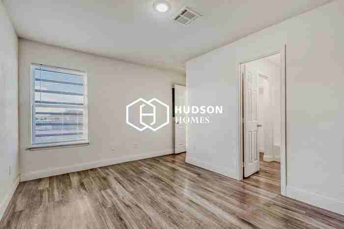 1333 Nw 11th Ave - Photo 3 of 13