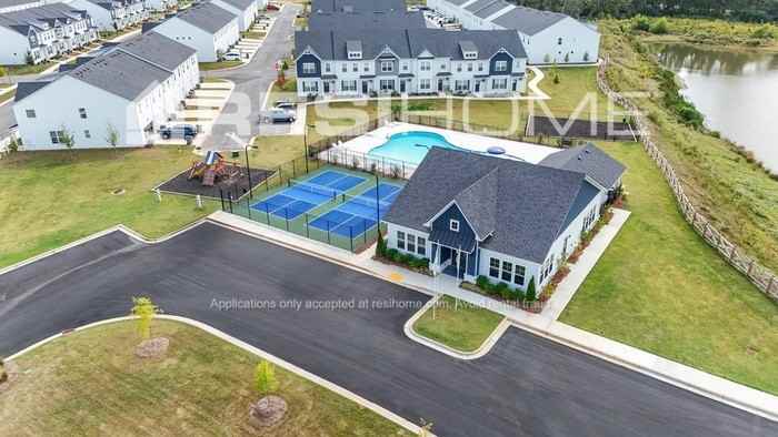 503 Tigers Cir - Photo 2 of 17