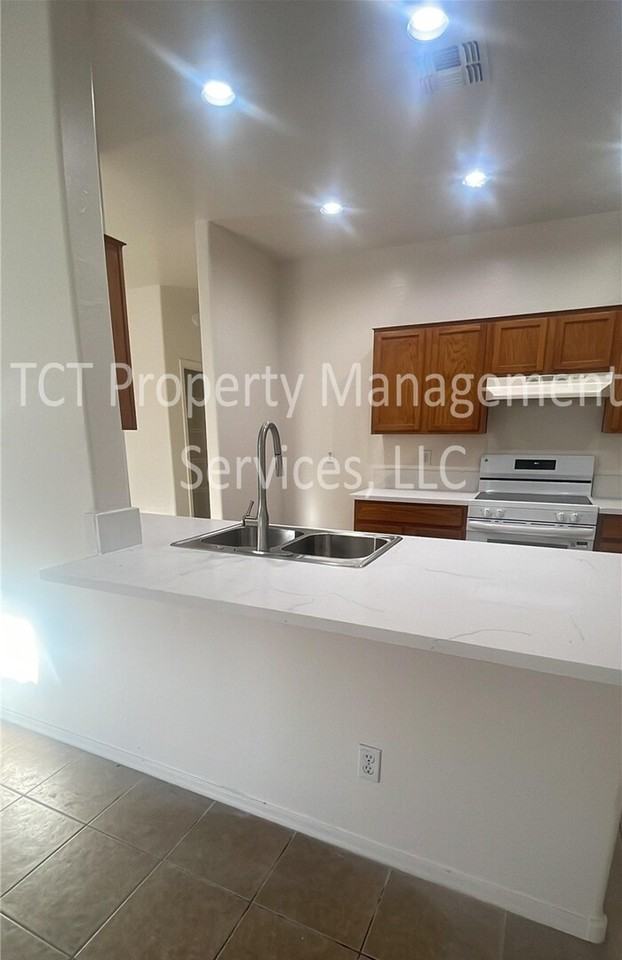 9262 W Sheridan St - Photo 2 of 14