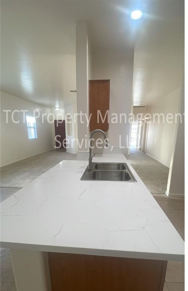 9262 W Sheridan St - Photo 3 of 14