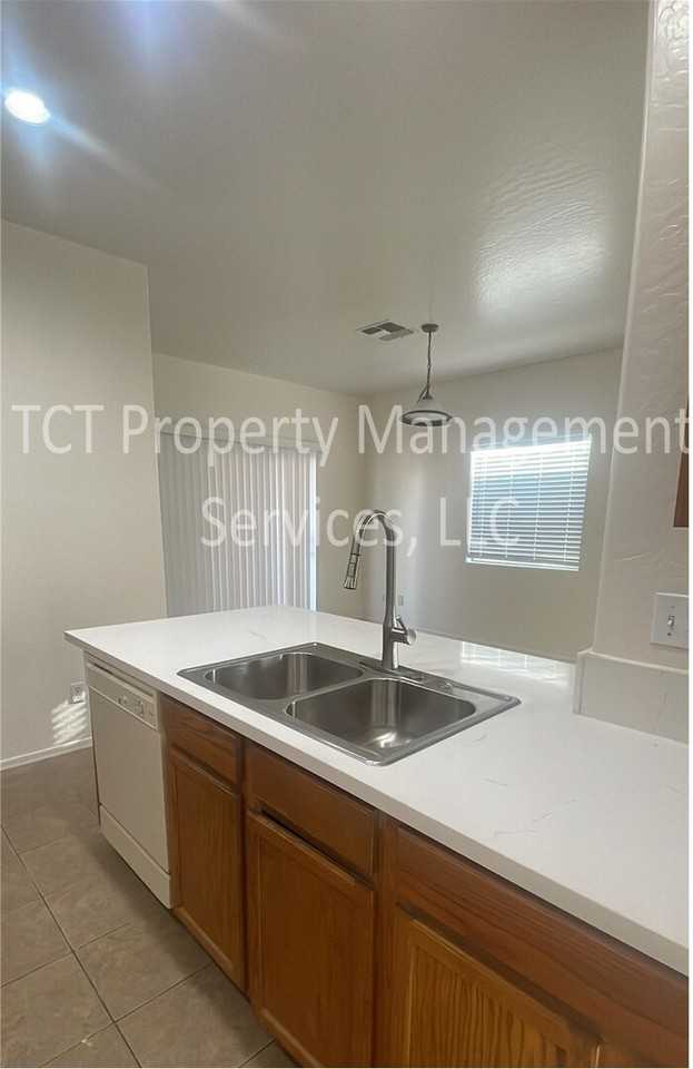 9262 W Sheridan St - Photo 4 of 14