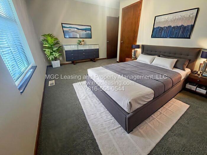 236 Nw Woods Chapel Rd - Photo 5 of 14