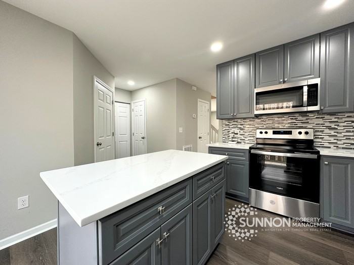 9103 Exbury Ct - Photo 3 of 32