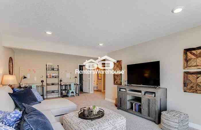 6243 Jeffery Ave S - Photo 6 of 15