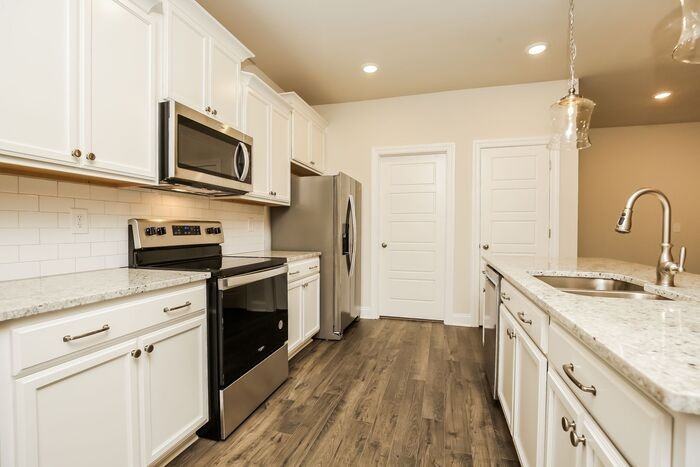 2512 Elmcroft Ave - Photo 7 of 25